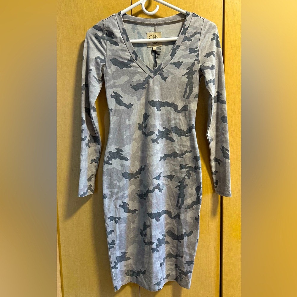 🔴 Chaser Camo Long Sleeve V-Neck Dress - NWT